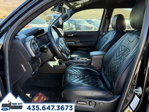 Used 2022 Toyota Tacoma TRD Off-Road w/ Technology Package image 14