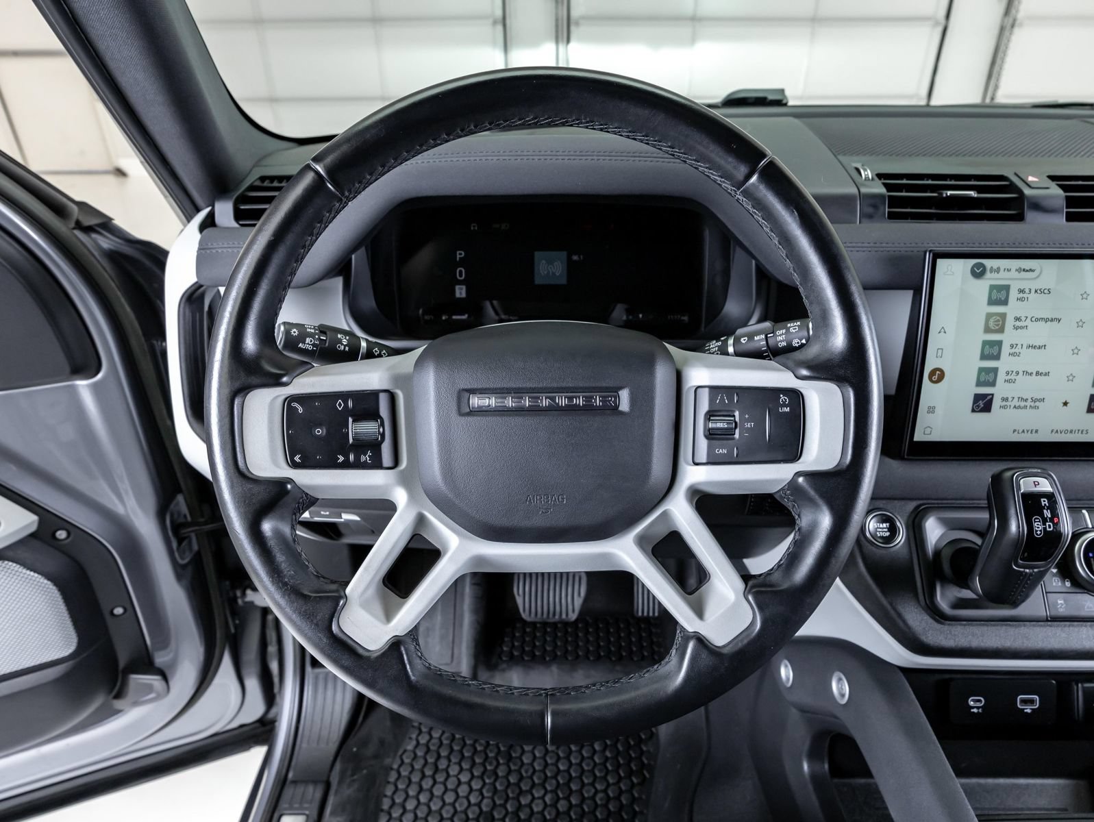 Used 2023 Land Rover Defender 130 X-Dynamic SE AWD/4WD image 14
