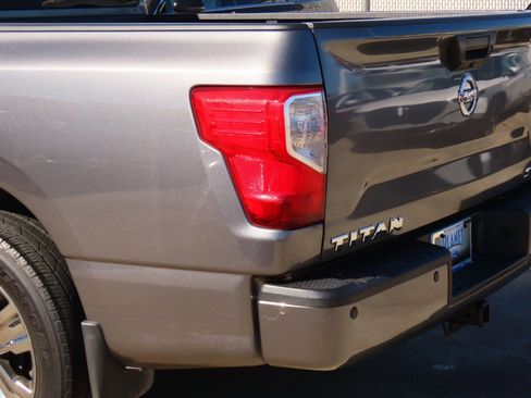 Used 2017 Nissan Titan SV image 15