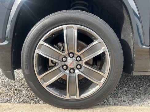 Used 2019 GMC Acadia Denali image 7