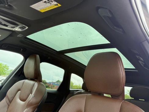 Used 2021 Volvo XC60 T5 Momentum w/ Climate Package AWD/4WD image 12
