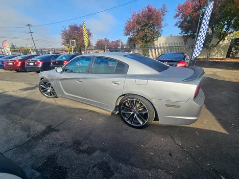 Used 2013 Dodge Charger SXT image 8