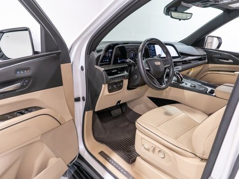 Used 2024 Cadillac Escalade Premium Luxury w/ Performance Package AWD/4WD image 12