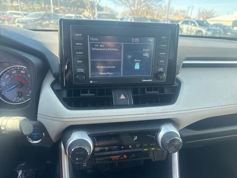 Used 2021 Toyota RAV4 XLE image 11