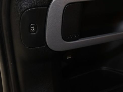 Used 2018 Jeep Cherokee Limited AWD/4WD image 27