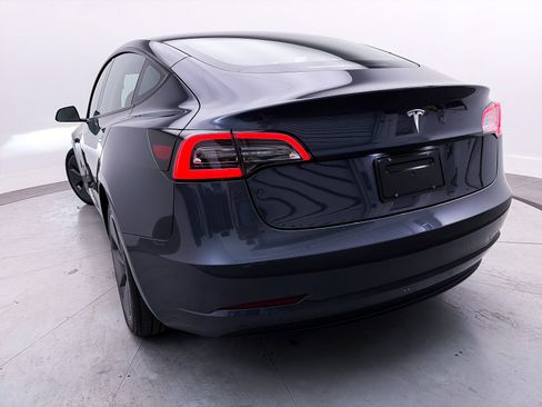 Used 2023 Tesla Model 3 Standard Range image 4