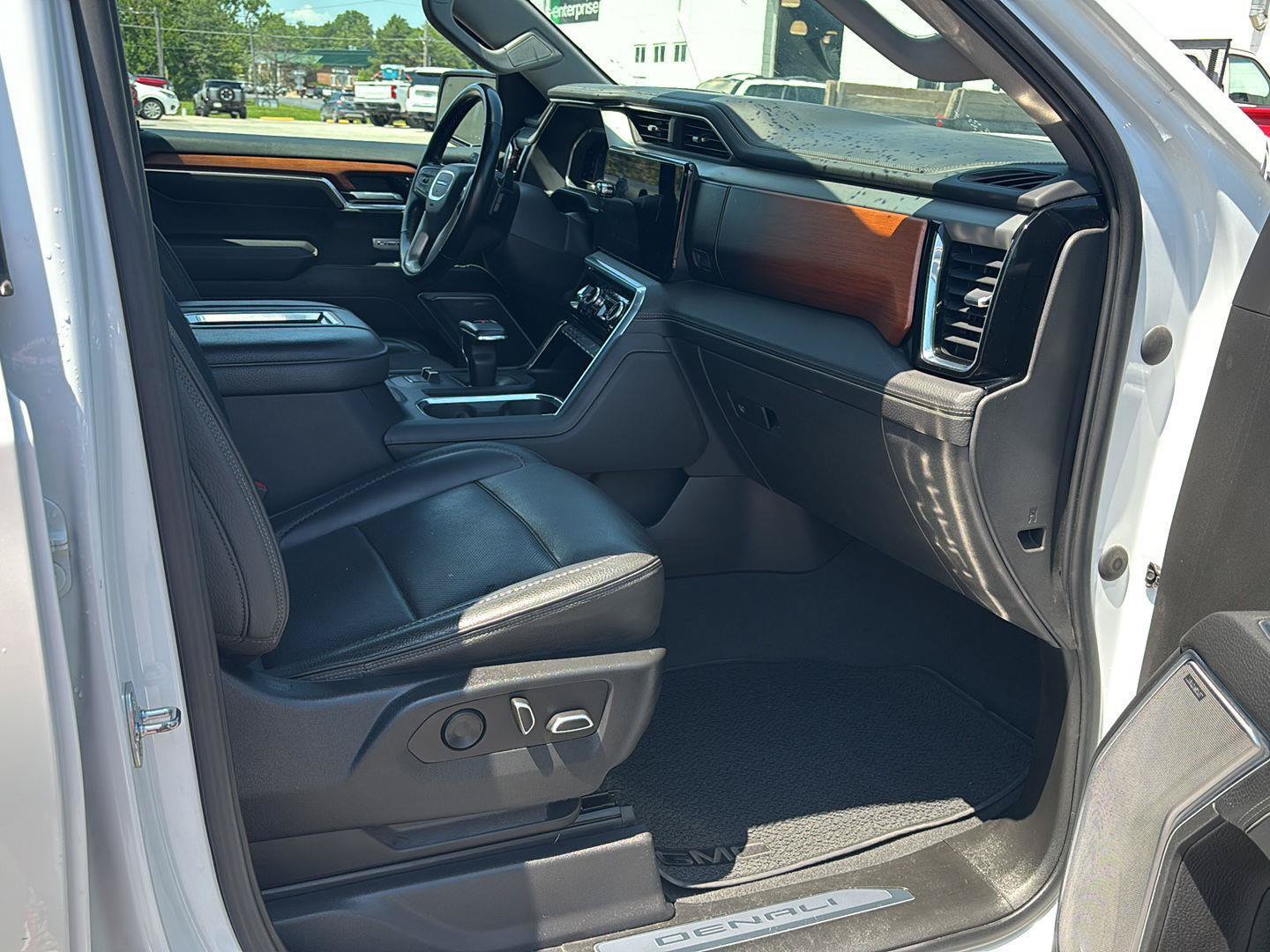 Used 2022 GMC Sierra 1500 Denali w/ Technology Package AWD/4WD image 25