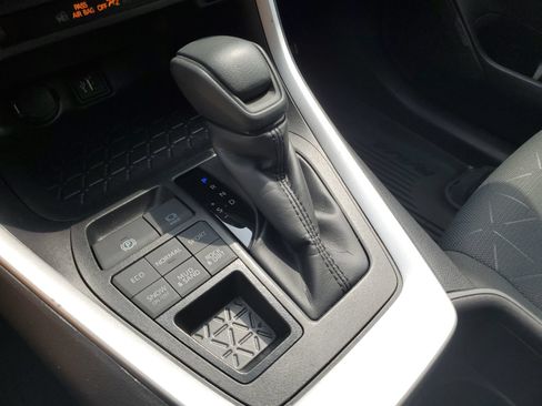 Certified 2025 Toyota RAV4 XLE AWD/4WD image 30