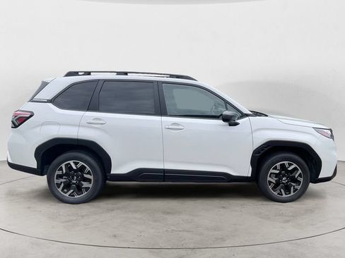 Used 2025 Subaru Forester Premium AWD/4WD image 4