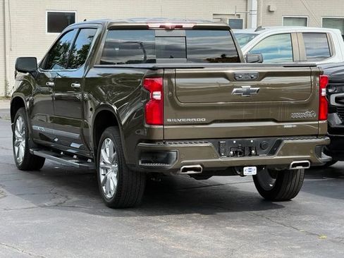 Used 2023 Chevrolet Silverado 1500 High Country w/ High Country Premium Package AWD/4WD image 5