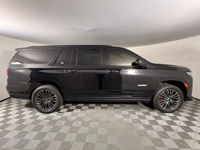 Used 2024 Cadillac Escalade ESV V AWD/4WD image 8