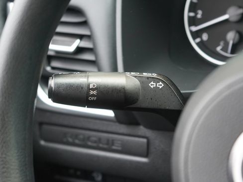 Used 2023 Nissan Rogue S AWD/4WD image 16