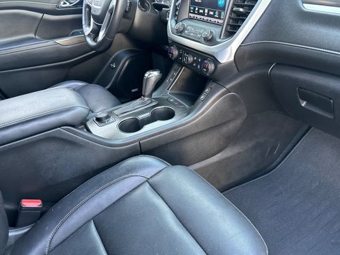 Used 2019 GMC Acadia SLT AWD/4WD image 18