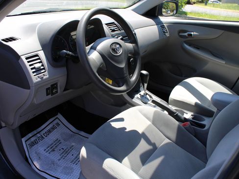 Used 2010 Toyota Corolla LE image 18