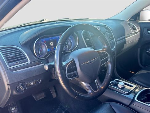 Used 2020 Chrysler 300 Limited image 10