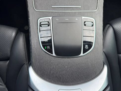 Used 2021 Mercedes-Benz GLC 300 4MATIC image 23