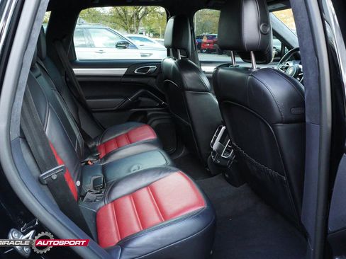 Used 2018 Porsche Cayenne GTS image 36