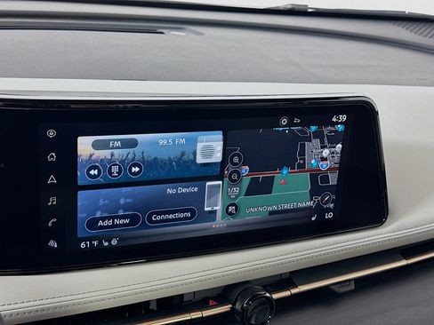 Used 2023 Nissan Ariya FWD image 19