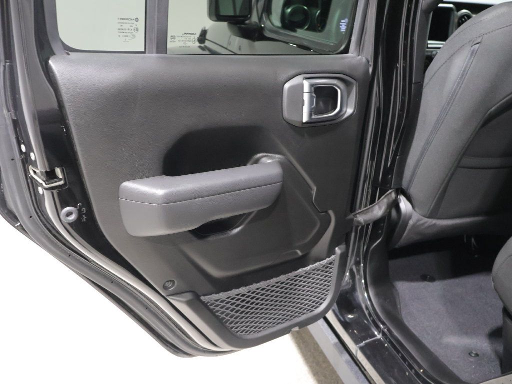 Used 2023 Jeep Gladiator Sport AWD/4WD image 17