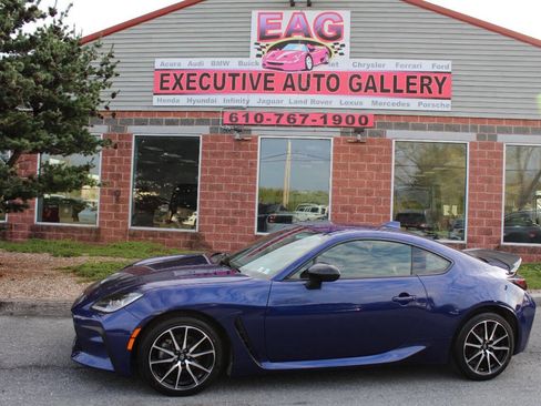 Used 2023 Toyota GR86 RWD image 1