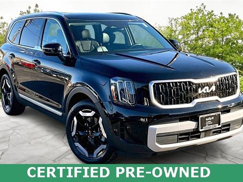 Used 2023 Kia Telluride EX w/ EX Captain's Chair Package image 11