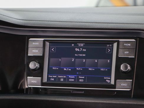 Used 2024 Volkswagen Jetta SE w/ Panoramic Sunroof Package image 19