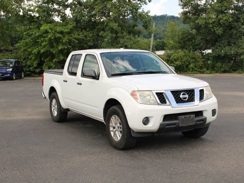Used 2015 Nissan Frontier SV AWD/4WD image 2
