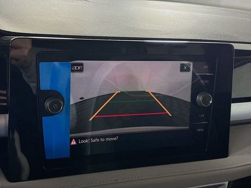 New 2025 Volkswagen Taos SE image 16