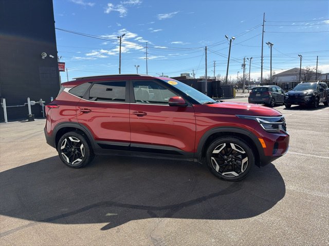 Used 2025 Kia Seltos SX w/ SX Sunroof Package AWD/4WD image 4