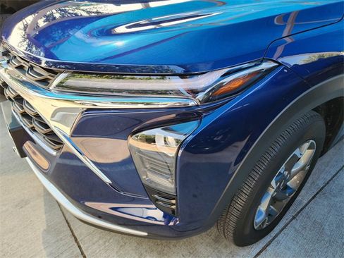 Used 2024 Chevrolet Trax LT w/ Driver Confidence Package FWD image 8
