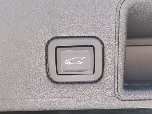 Used 2024 GMC Terrain SLT FWD image 33