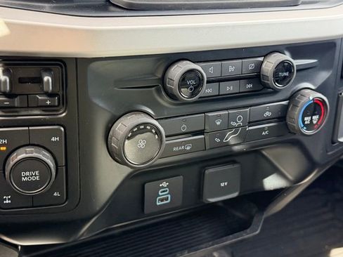 Used 2023 Ford F250 XLT w/ FX4 Off-Road Package AWD/4WD image 22