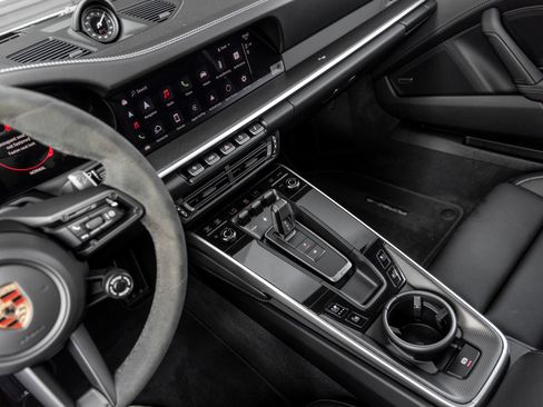 Certified 2024 Porsche 911 Carrera 4 AWD/4WD image 31