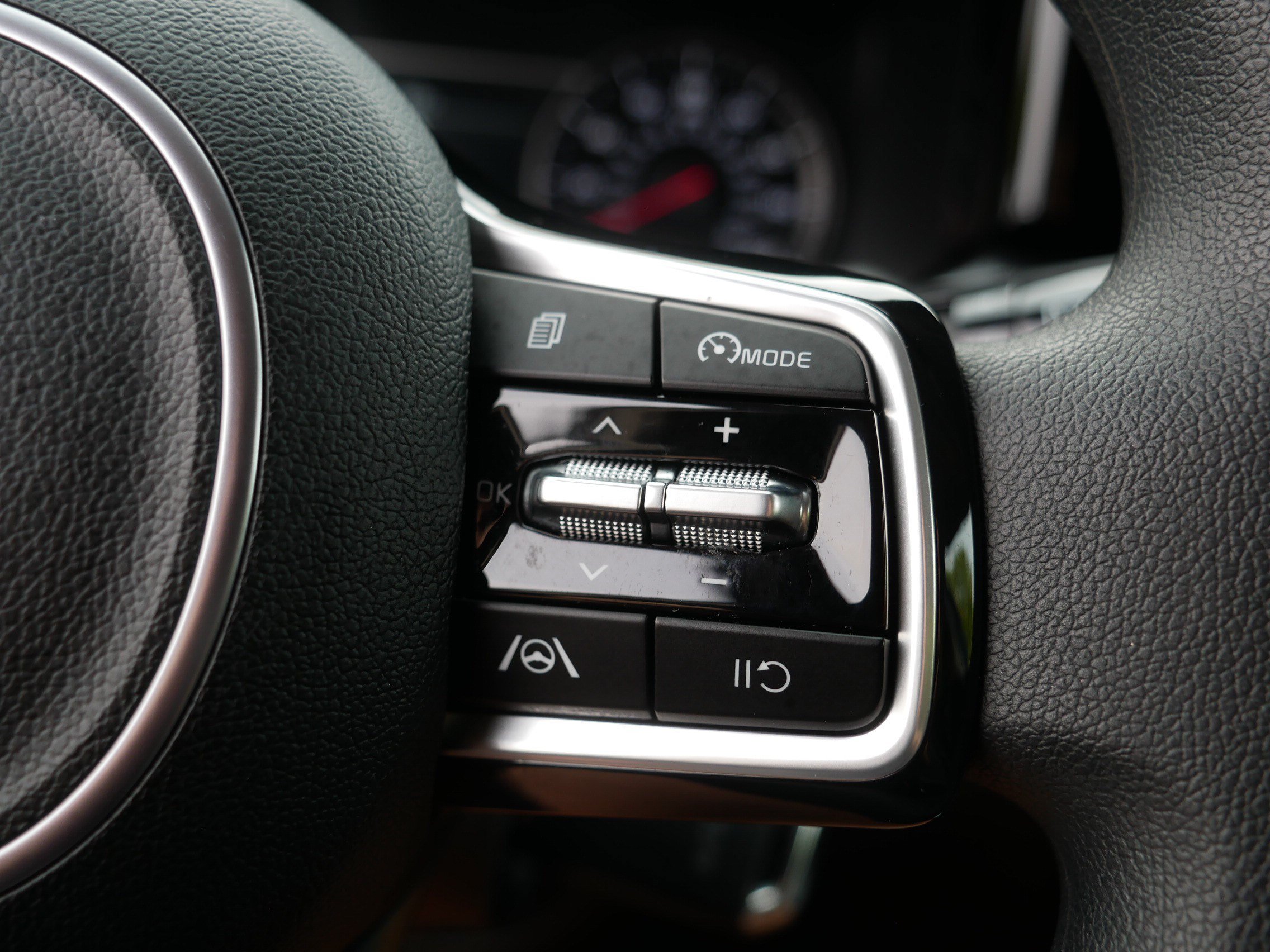 Certified 2023 Kia Sorento LX AWD/4WD image 29