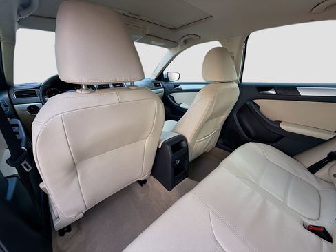 Used 2011 Volkswagen Jetta SEL image 24