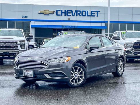 Used 2017 Ford Fusion SE w/ Fusion SE Technology Package image 1