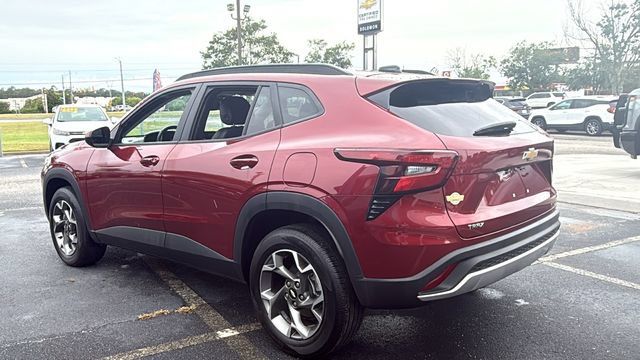 Used 2025 Chevrolet Trax LT w/ LT Convenience Package FWD image 5