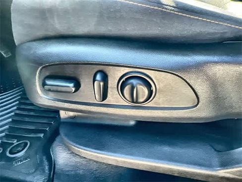 Used 2021 Chevrolet Traverse LT image 31