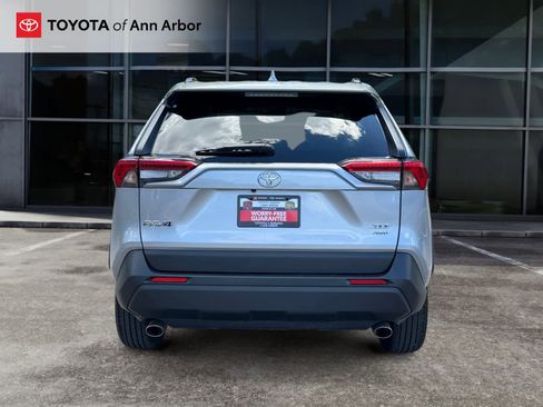 Used 2025 Toyota RAV4 XLE AWD/4WD image 9