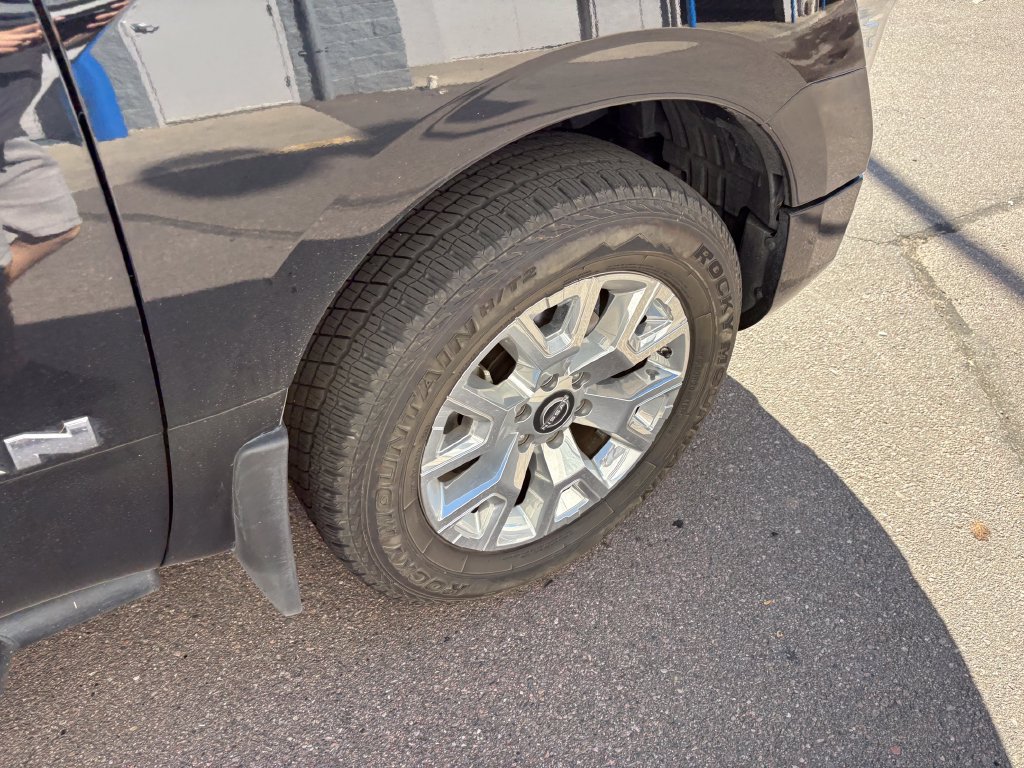 Used 2024 Nissan Titan SV w/ SV Convenience Package AWD/4WD image 14