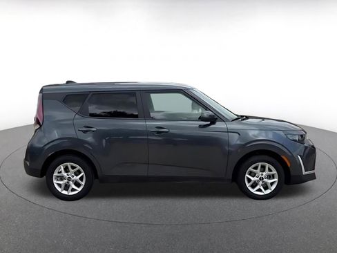 Used 2025 Kia Soul LX w/ LX Technology Package FWD image 16