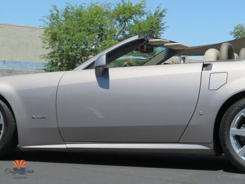 Used 2004 Cadillac XLR RWD image 16