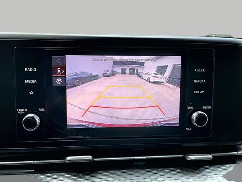 Used 2024 Kia Carnival LX FWD image 28