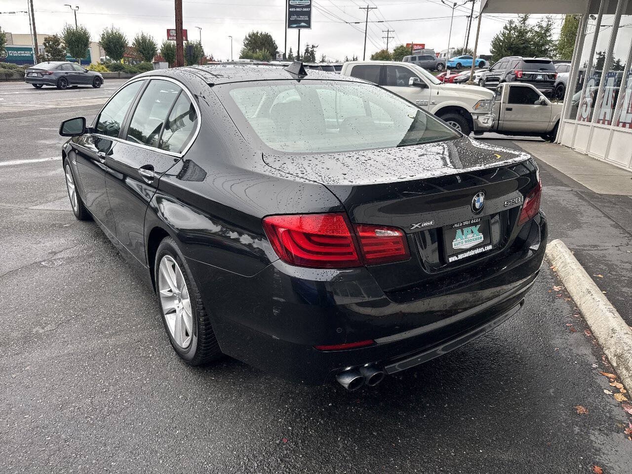 Used 2013 BMW 528i xDrive Sedan AWD/4WD image 3