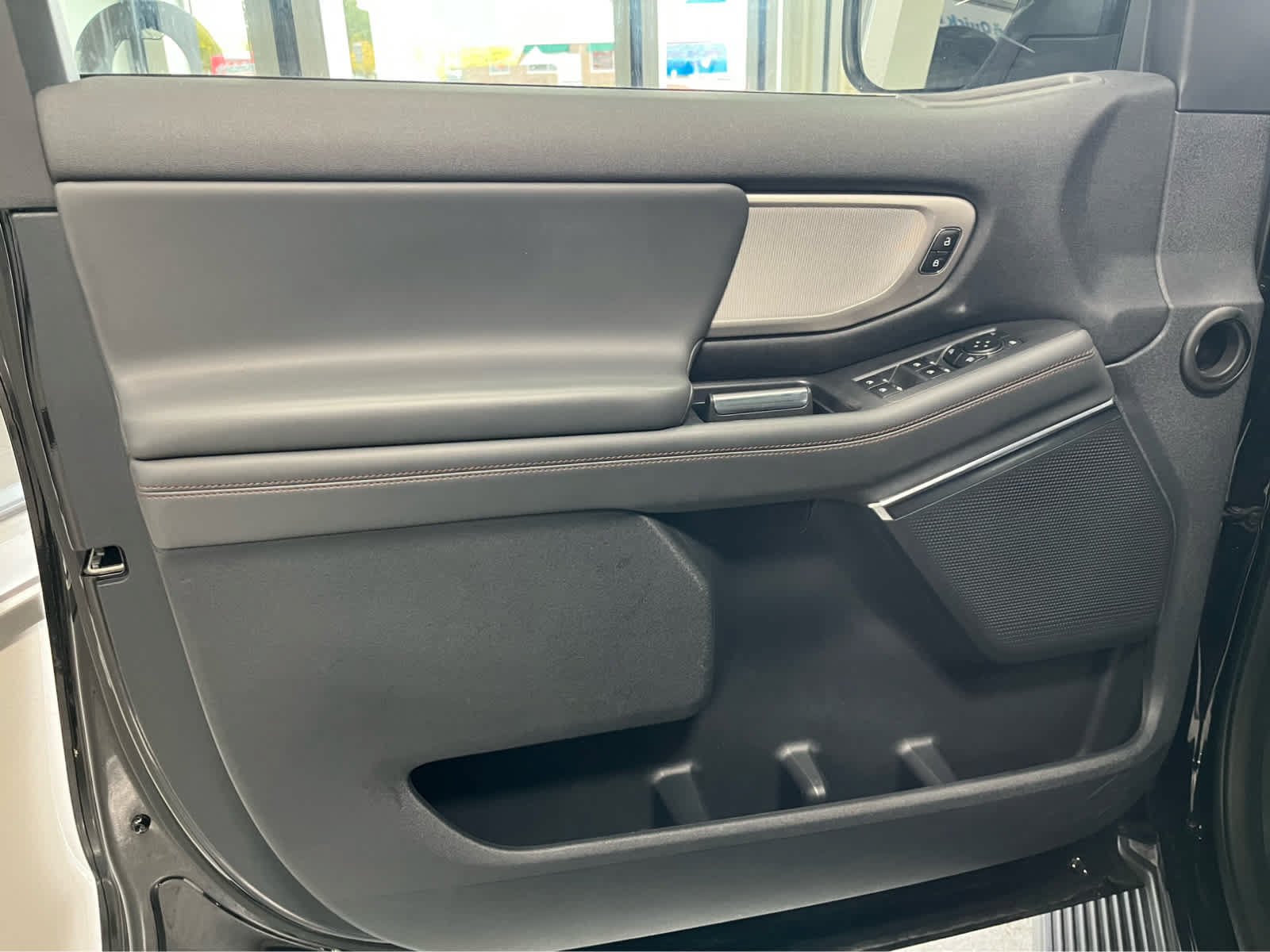 Used 2025 Ford Expedition Active AWD/4WD image 26