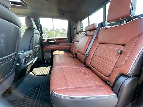 Used 2025 GMC Sierra 3500 Denali Ultimate image 4