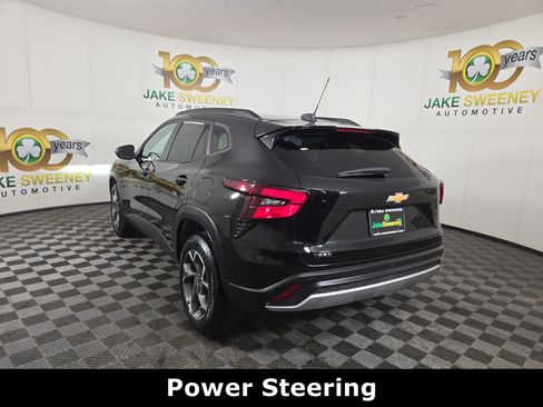 Used 2025 Chevrolet Trax LT w/ Driver Confidence Package FWD image 6