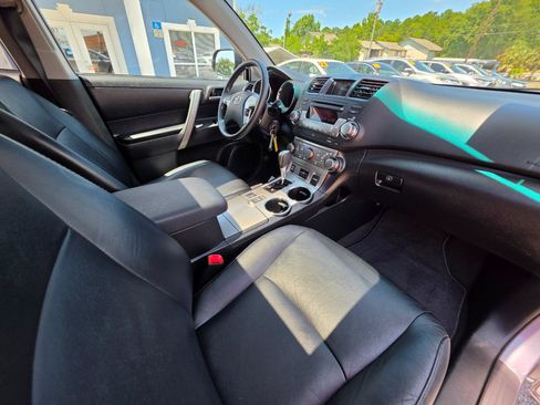 Used 2012 Toyota Highlander SE w/ Tow Pkg FWD image 28