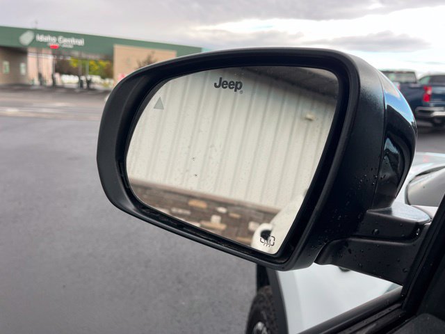 Used 2025 Jeep Compass Trailhawk AWD/4WD image 23
