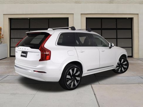 Used 2023 Volvo XC90 T8 Plus AWD/4WD image 4